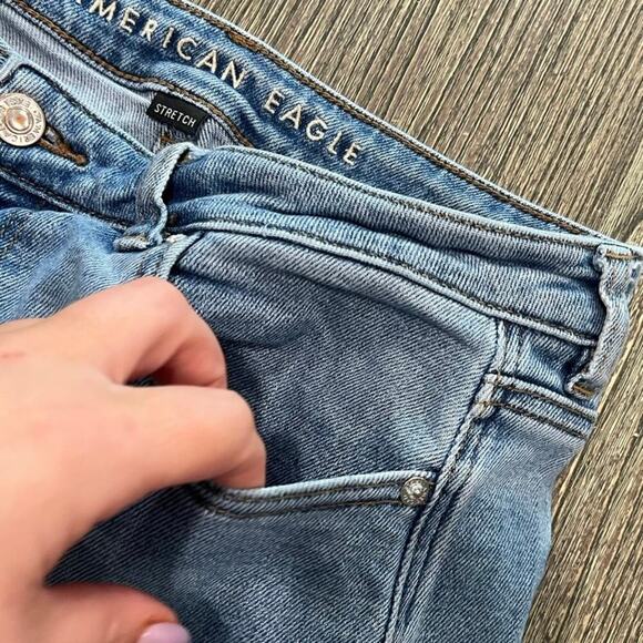 American Eagle Womens Mom Jeans Mid Rise Denim Stretch Light Wash Blue Size 10 - Picture 4 of 12